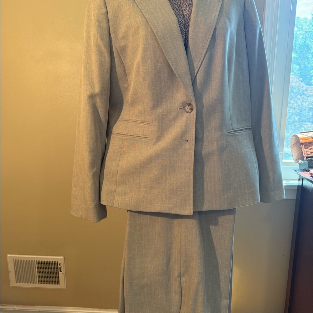 Evan Picone Gray Classic Pant Suit with Notched Lapels